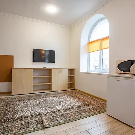 White House 3 * Truskavets