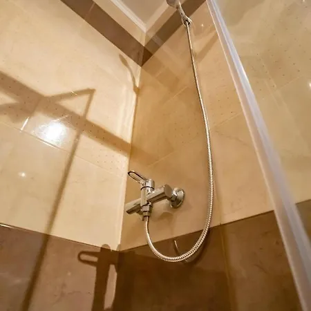 White House 3 *
